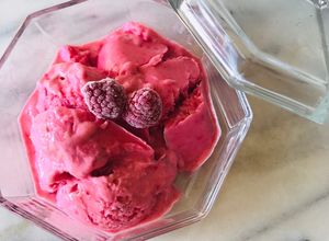 Foto de Gelado de framboesa e iogurte