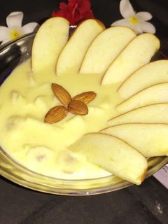 वनीला फ्रूट कस्टर्ड (vanilla fruit custard recipe in Hindi) रेसिपी मुख्य फोटो