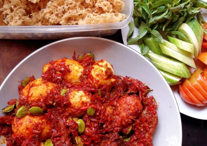 Resep Ayam Goreng Balado Dan Telur Balado (plus Kremesan Simple) Oleh ...