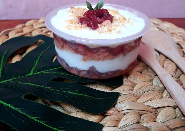 Resep Strawberry Cheesecake Dessert Box, Enak Banget