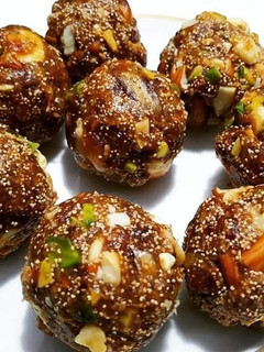 A picture of Dates Dryfruit Laddoos.