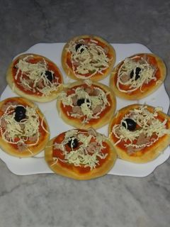 صورة لوصفة ميني بيتزا بالتونة