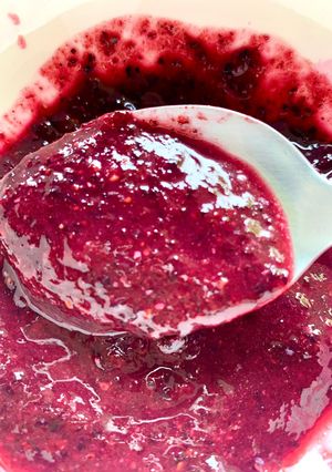รูปของ ซอสบลูเบอร์รี่ เสาวรส blueberries passionfruit sauce #raw #vegan