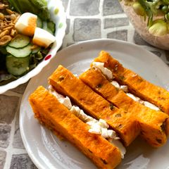 A picture of Steamed Tomato Bread.
