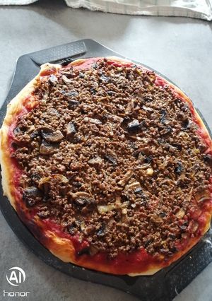 Une photo de Pizza fait maison pimenté