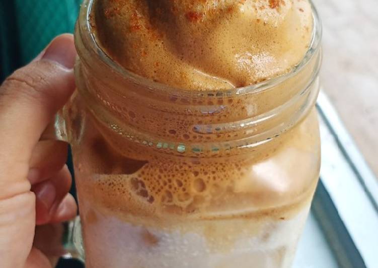 Langkah Mudah untuk Menyiapkan Dalgona Coffee Brown Sugar Anti Gagal
