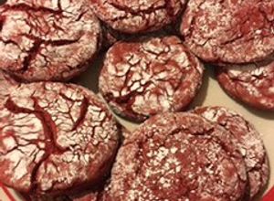 Una foto de Galletas red velvet craqueladas