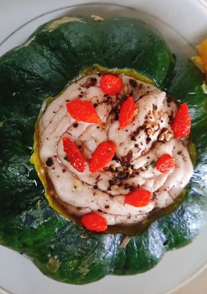 Hình của món Óc heo hấp bí đỏ.