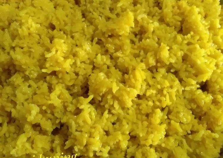 Bagaimana Menyiapkan Nasi kuning pulen, Lezat