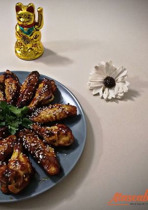 Una foto de Alitas de pollo estilo teriyaki
