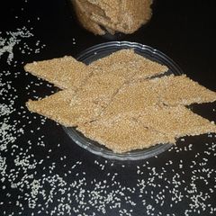A picture of Gur Til ki chikki.