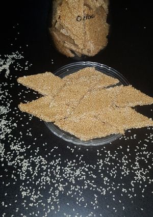 A picture of Gur Til ki chikki.