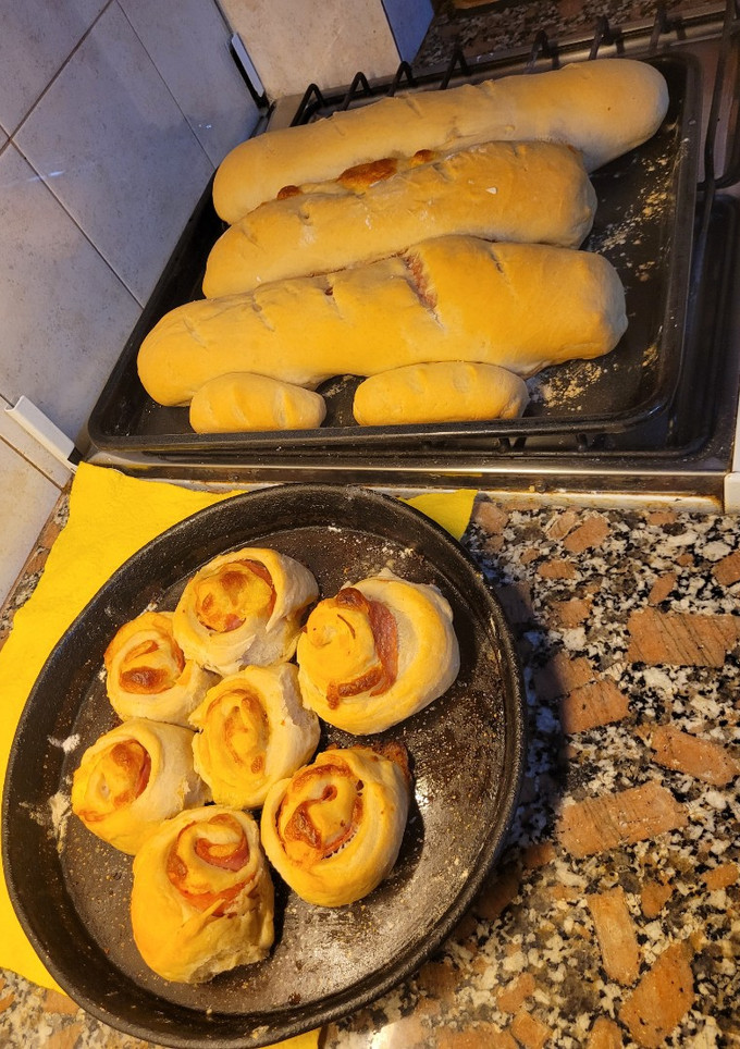 Una foto de Pan casero, relleno de jamón y queso 🙃