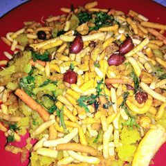 A picture of Poha (mixed with bhel).