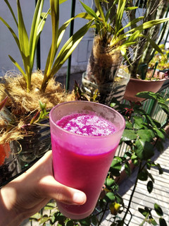 Una foto de Licuado de remolacha, manzana y frutillas :)