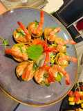 Guacamole sauce with prawn and corn tortilla