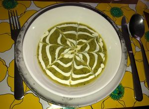 Una foto de Crema de zapallito y leche de almendras