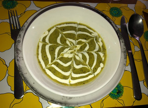 Una foto de Crema de zapallito y leche de almendras