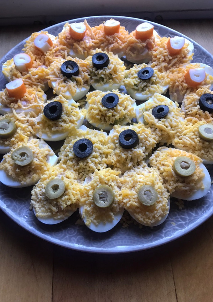 Una foto de Huevos rellenos de tres sabores