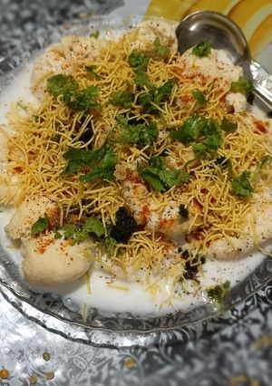 દહીં વડા (Dahi Vada Recipe In Gujarati) રેસીપી મુખ્ય ફોટો
