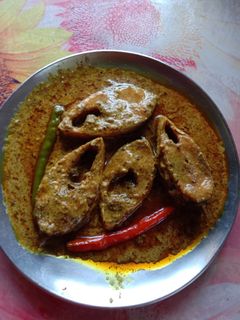 সর্ষে পোস্ত দিয়ে ইলিশ ভাপা(sorshe posto diye illish bhapa recipe in Bengali) রেসিপির প্রধান ছবি