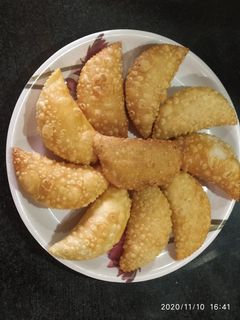 करंजी (karanji recipe in marathi) रेसिपी चे मुख्य फोटो
