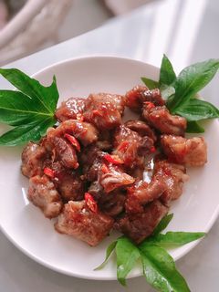 Hình của món Sườn non rim chua cay 🌶🌶.