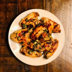 A picture of Lemon Garlic wings.