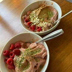A picture of Best Mango and berry superfood smoothie bowl ever! 🫐🍓🥭.