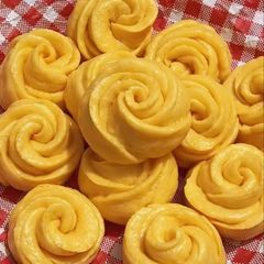 A picture of Butternut Squash Rose-Shaped Rolls.