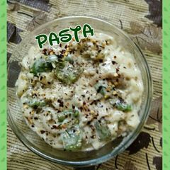 A picture of White sauce pasta.