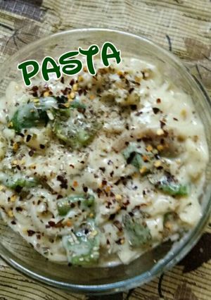 A picture of White sauce pasta.