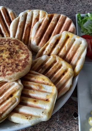 Una foto de Panecillos rellenos sin horno muy crujientes por fuera!!