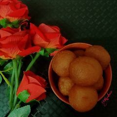 A picture of Sooji gulab jamun.