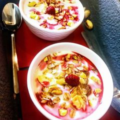 A picture of Oats strawberry kheer.