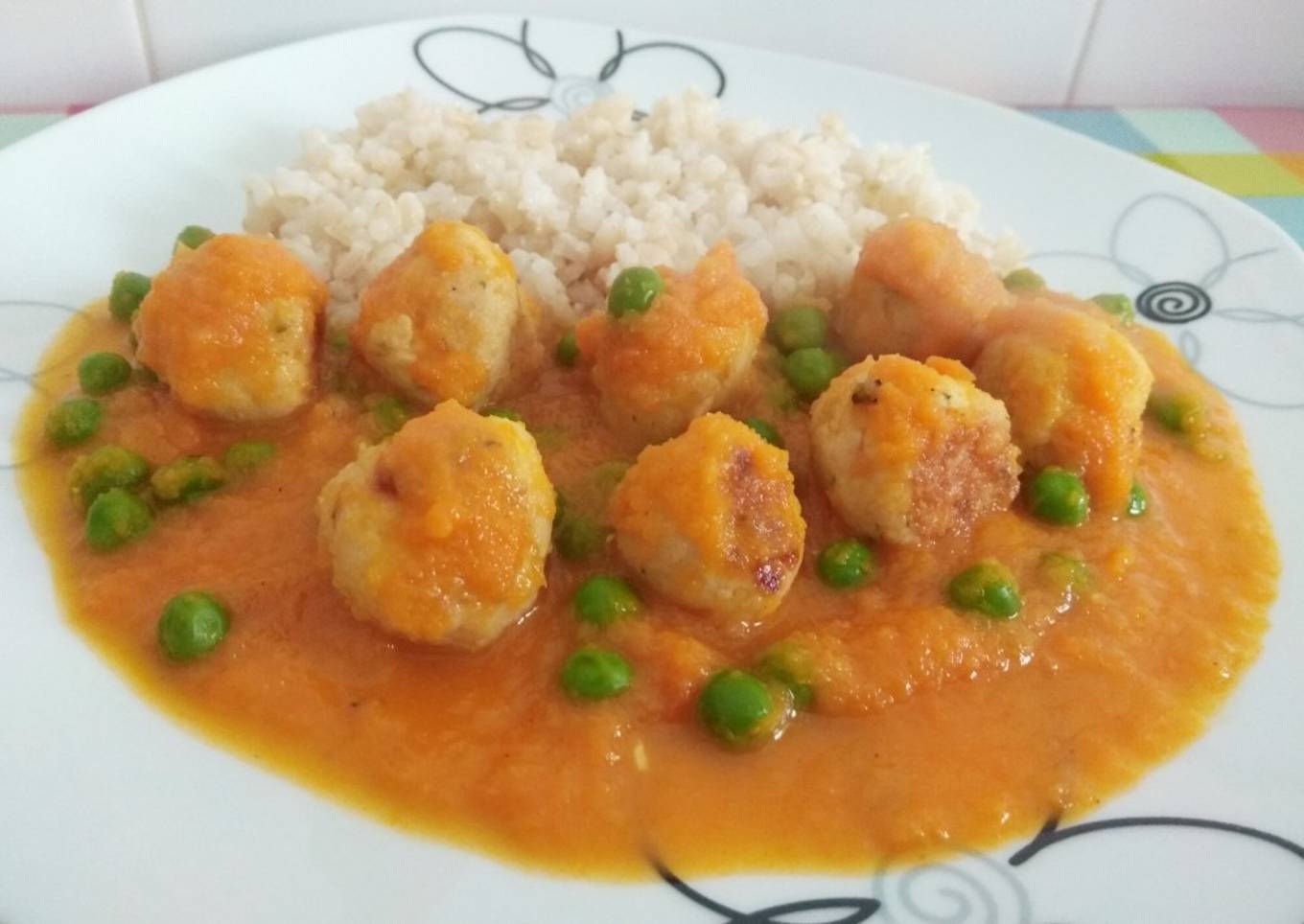 Bolitas de pollo en salsa de zanahoria