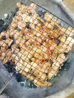 Hình của món Thịt nướng sả.