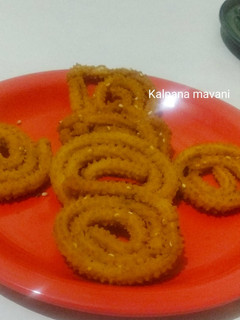 મલાઈ ચકરી(malai chakri recipe in gujarati) રેસીપી મુખ્ય ફોટો