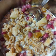 A picture of Oats with fruits.