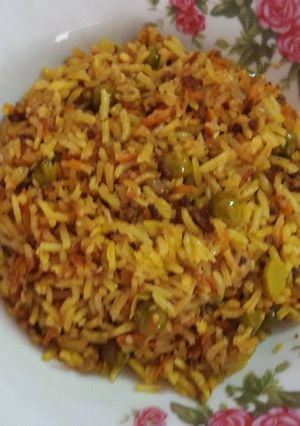 عکسی از دستور هویج پلو با نخود فرنگی