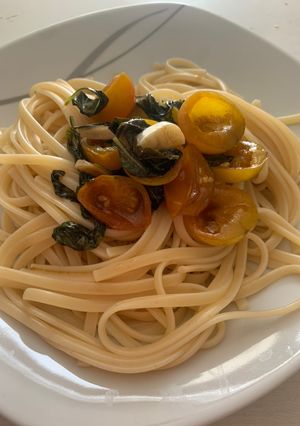 Una foto de Spaghetti con tomates confitados