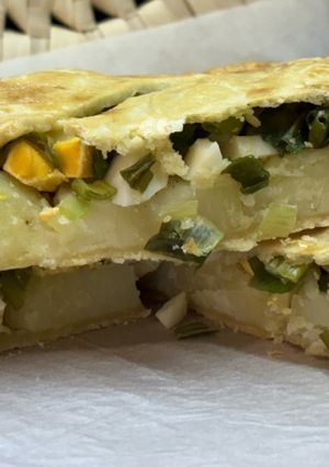 Una foto de Empanada de patata de masa quebrada
