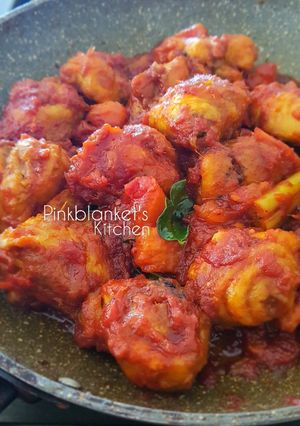 A picture of Chicken in Tomato Sauce.