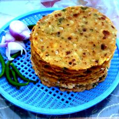 A picture of Mix masala roti.
