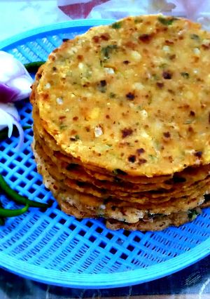 A picture of Mix masala roti.