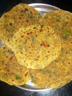 साबूदाना और आटे का पराठा (Sabudana aur aate ka paratha recipe in hindi) रेसिपी मुख्य फोटो