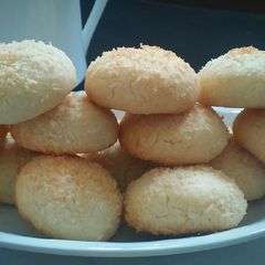 A picture of Coconut cookies.