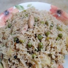 A picture of Chicken Vegetable pulao.