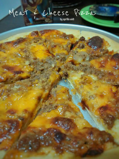 Foto resep Meat & Cheese Pizza