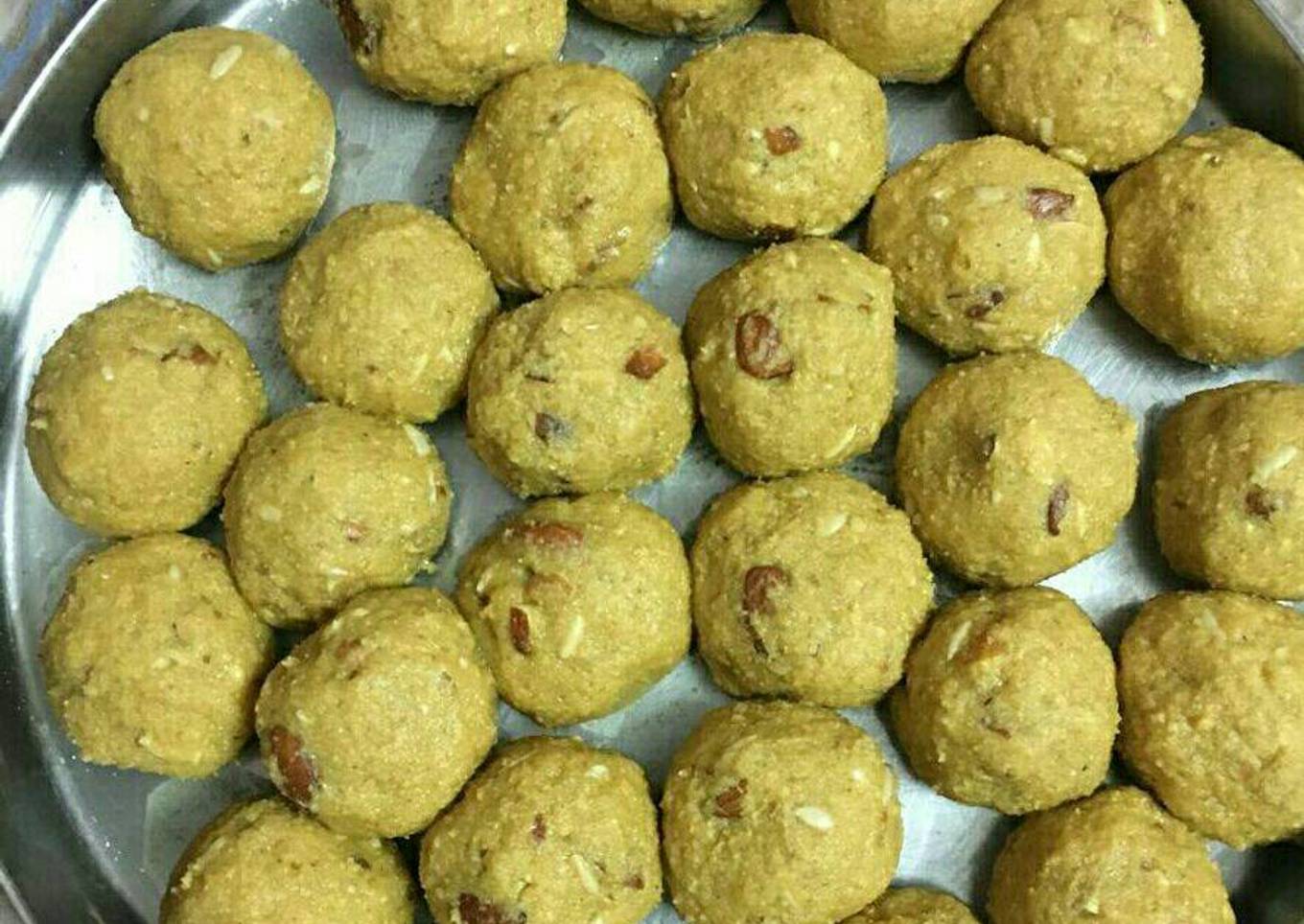 Healthy besan laddu
